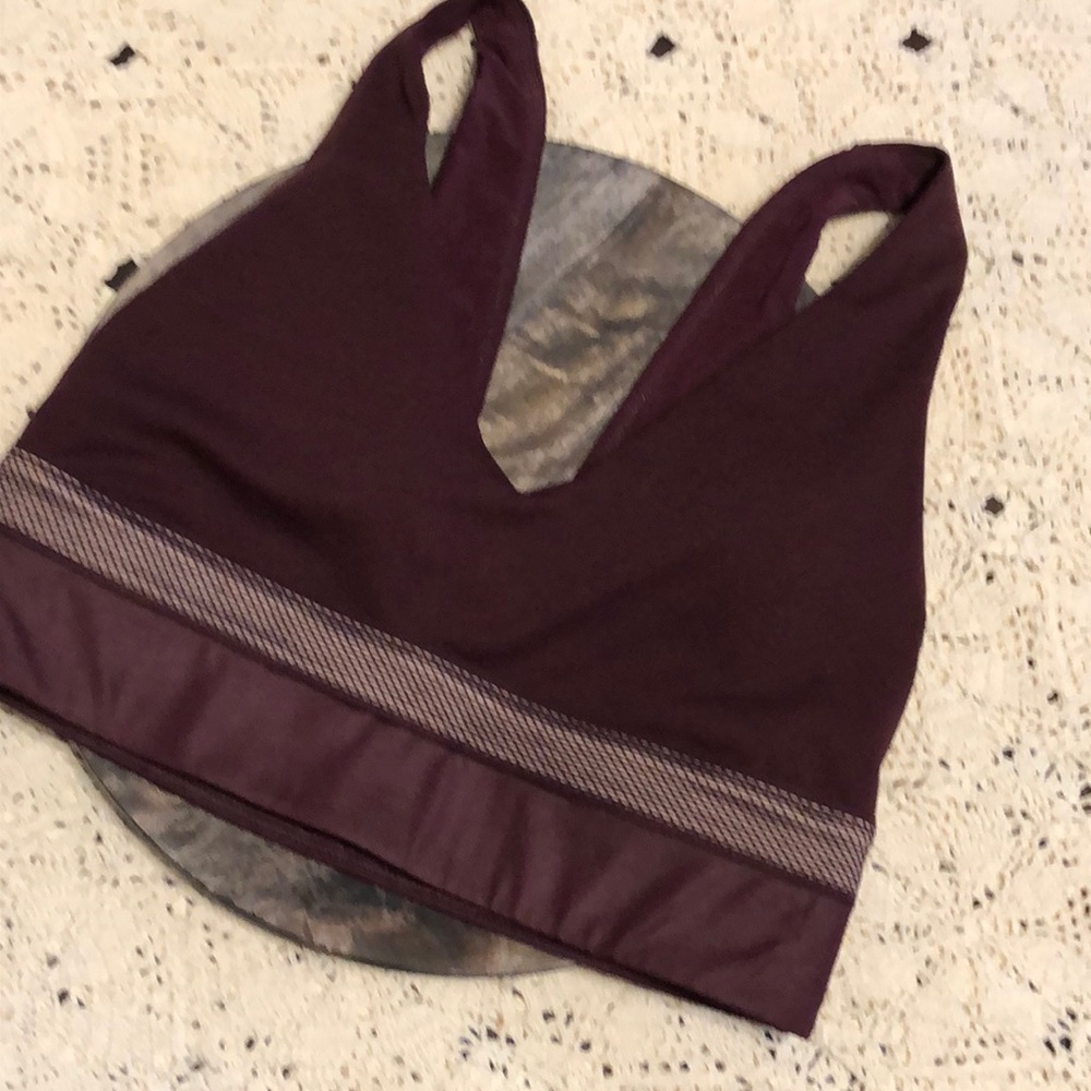 Fabletics Valetta medium support Sports bra size Medium plunge V-neck burgundy